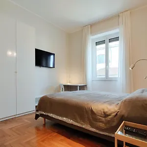 Downtown Merlo Apartment